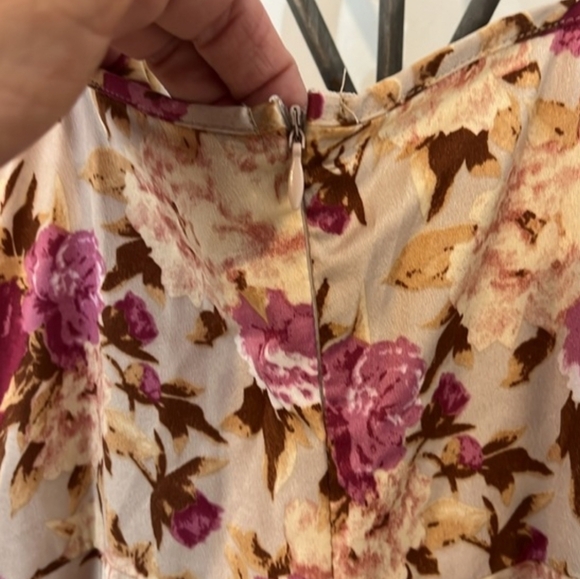 Floerns Dress - Picture 11 of 11